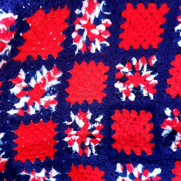 Patriotic Granny Afghan 60"x74" Red White Blue - Picture 5 of 11